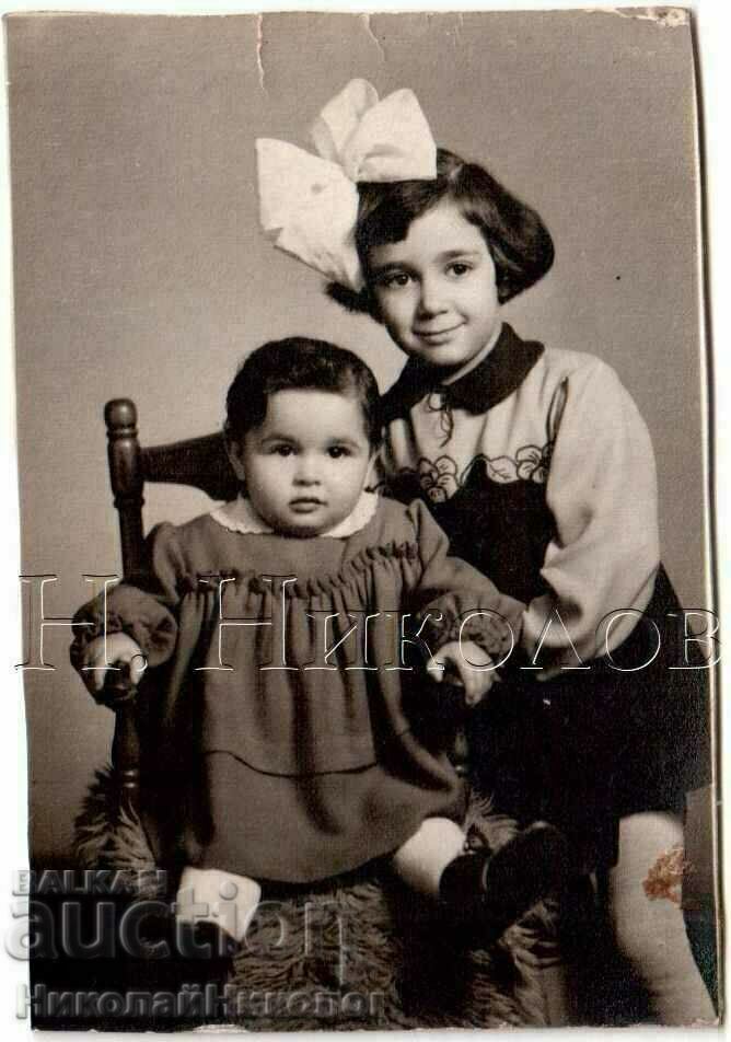 1957 FOTO MICI VECHI COPII KAZANLK ÎN STUDIO G191