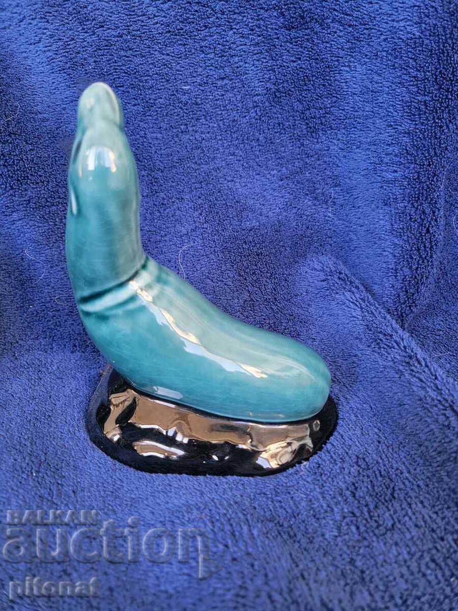 Auction Collectible POOLE seal porcelain figurine Auction Collectible POOLE seal porcelain figurine