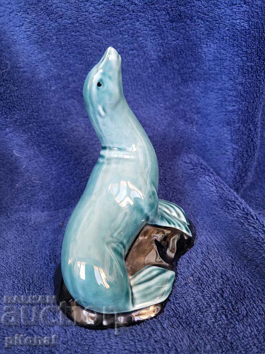 Delivery of Collectible POOLE seal porcelain figurine Delivery of Collectible POOLE seal porcelain figurine