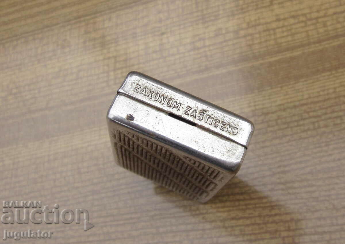 Delivery of old small collectible metal flashlight Delivery of old small collectible metal flashlight