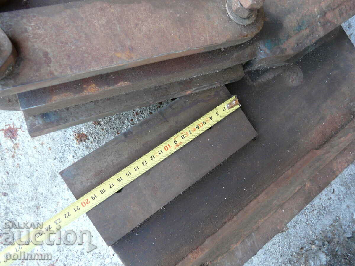 Large Bulgarian sheet metal guillotine. with price 300.00 BGN | € 153.39 Large Bulgarian sheet metal guillotine. with price 300.00 BGN | € 153.39