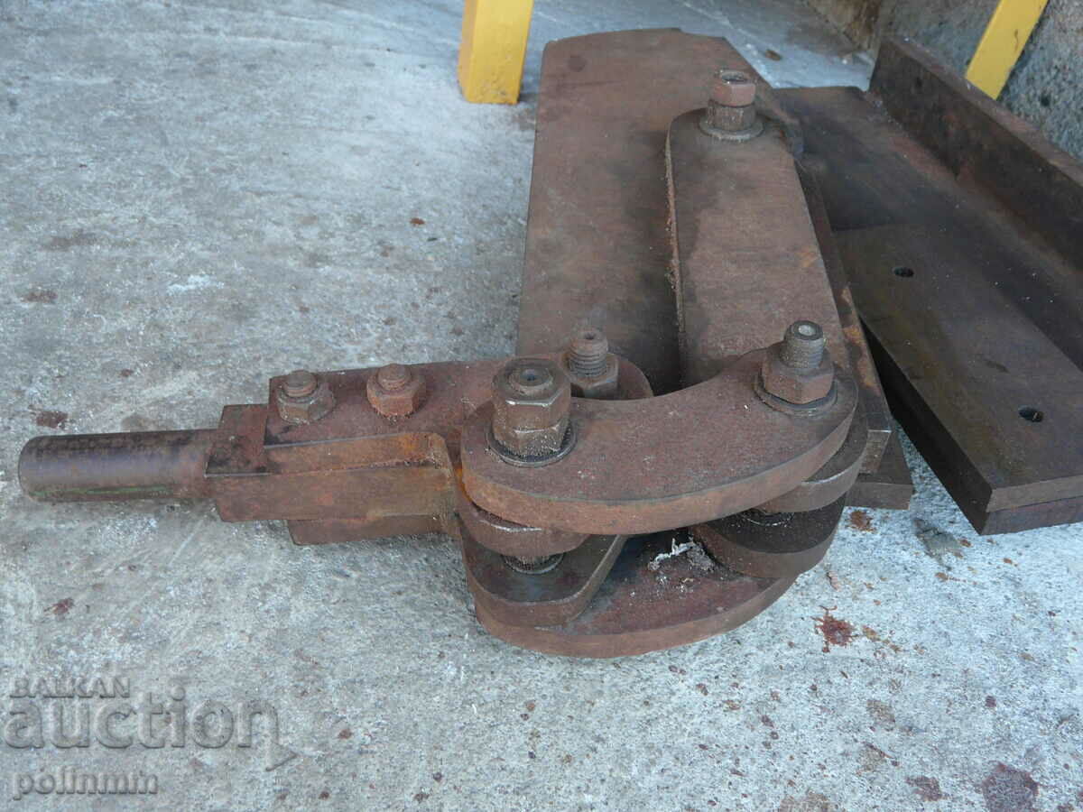 Delivery of Large Bulgarian sheet metal guillotine. Delivery of Large Bulgarian sheet metal guillotine.