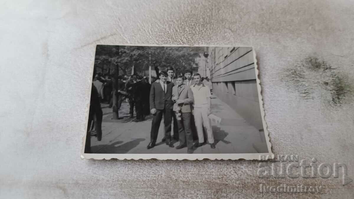Photo Sofia Five high school graduates on the sidewalk 1969
