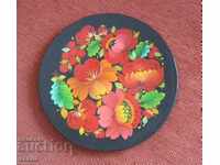 Decorative wooden plate, flowers