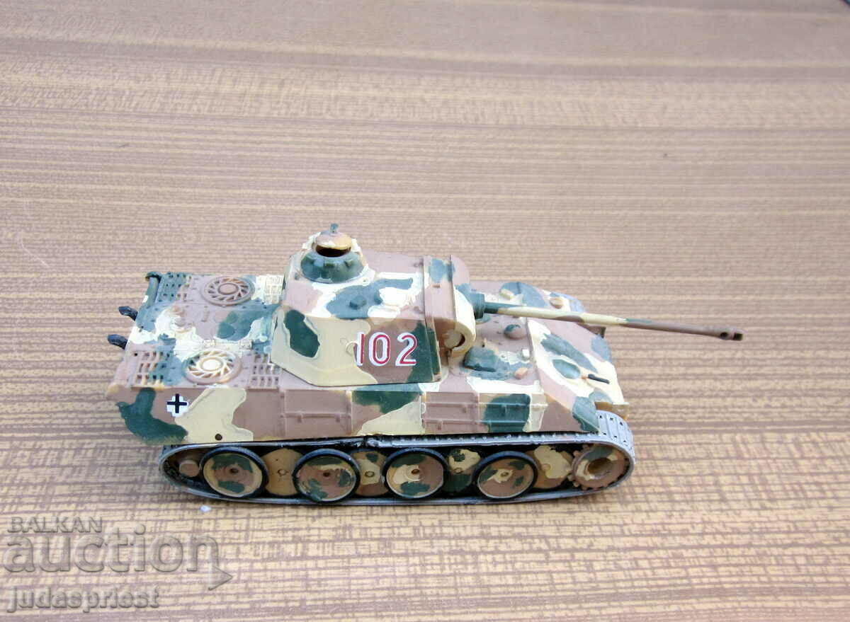 Δημοπρασία παλιό πλαστικό μοντέλο στρατιωτικού παιχνιδιού μιας γερμανικής δεξαμενής του 2ου Παγκοσμίου Πολέμου