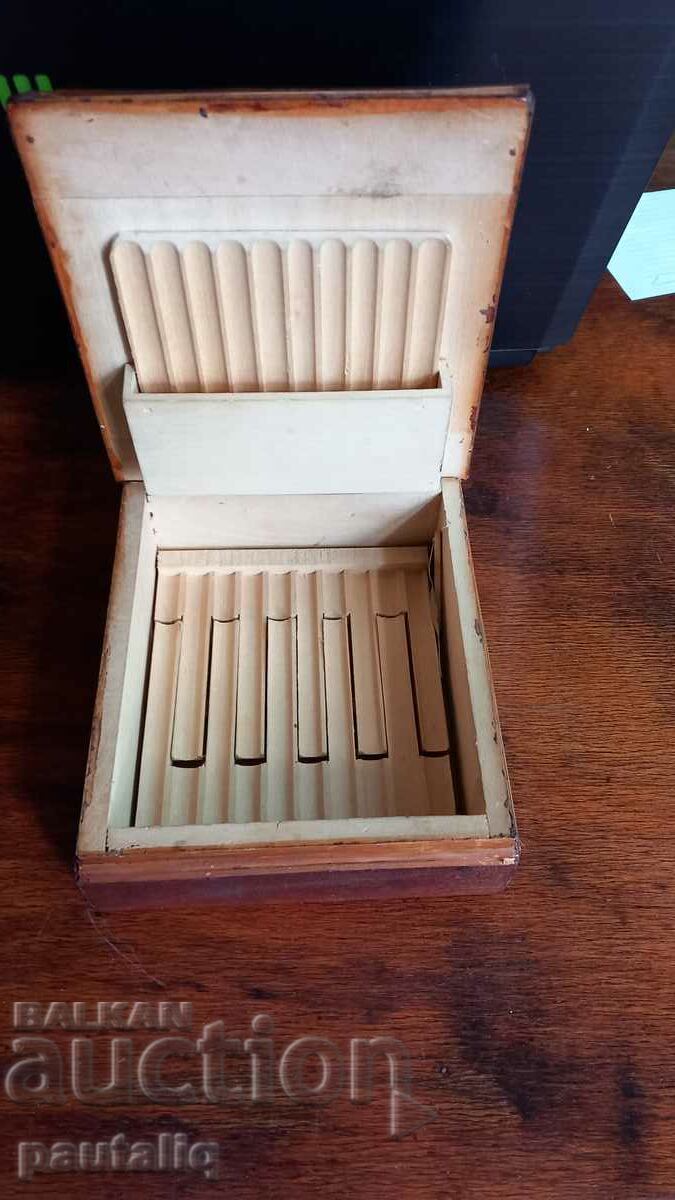 Auction OLD WOOD BOX FOR CIGARETTE Auction OLD WOOD BOX FOR CIGARETTE