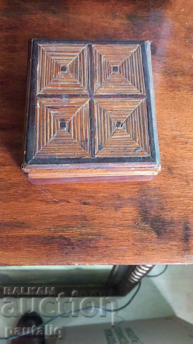 OLD WOOD BOX FOR CIGARETTE
