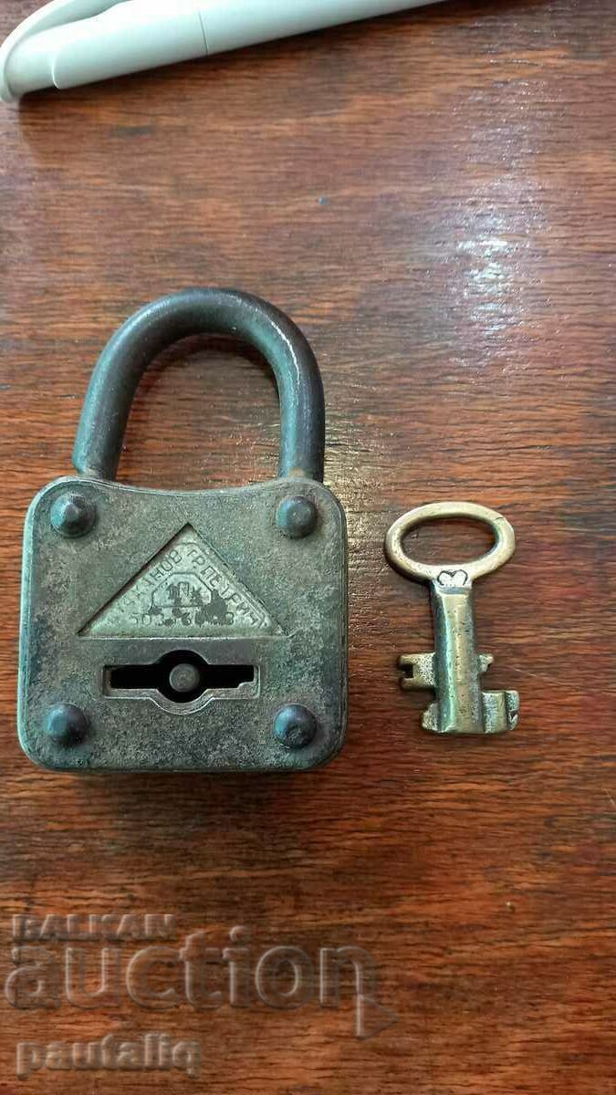 OLD PADLOCK WITH PETRICH KEY