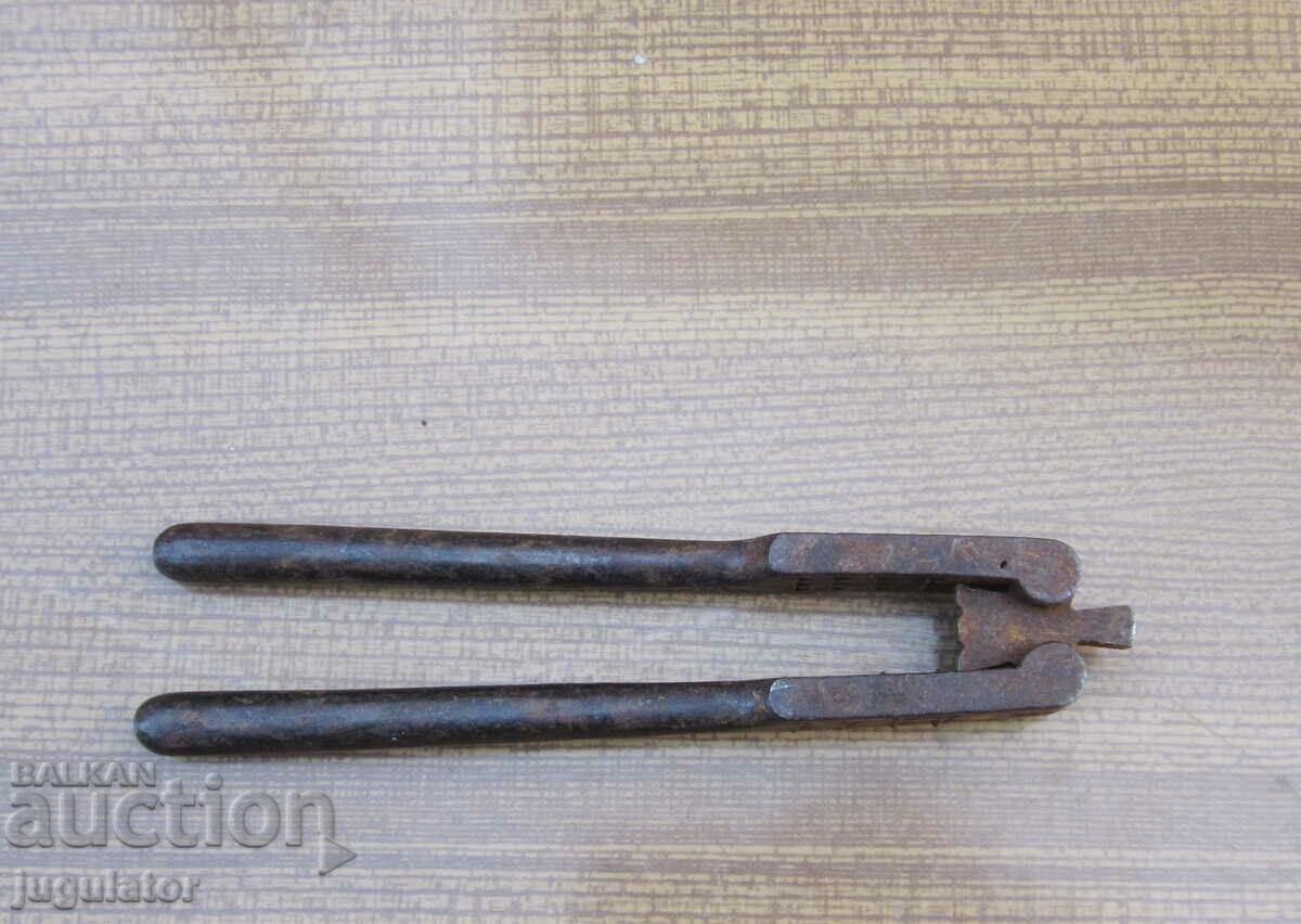 Delivery of vintage solid steel nutcracker nut crusher Delivery of vintage solid steel nutcracker nut crusher