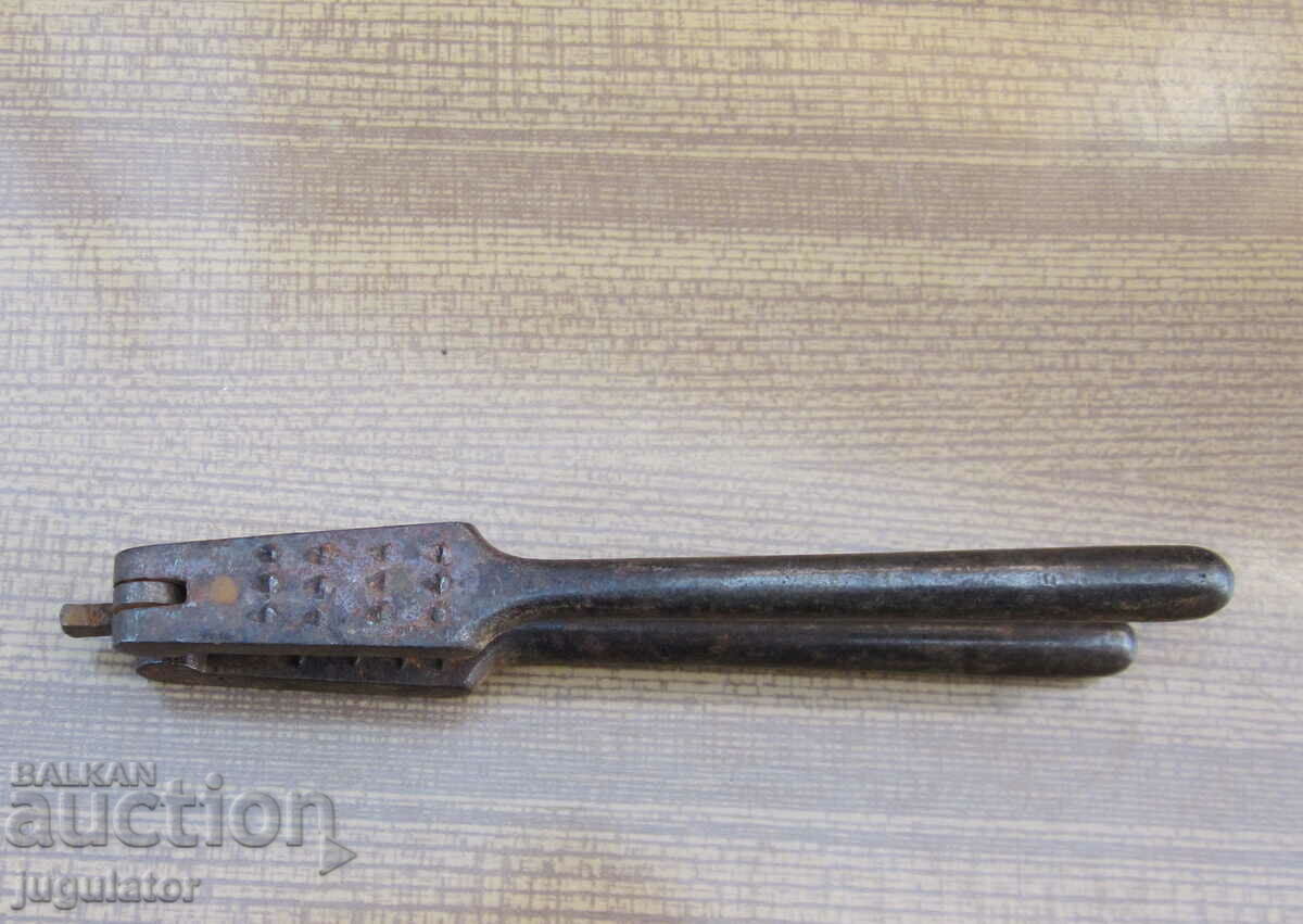 vintage solid steel nutcracker nut crusher - 6 vintage solid steel nutcracker nut crusher - 6