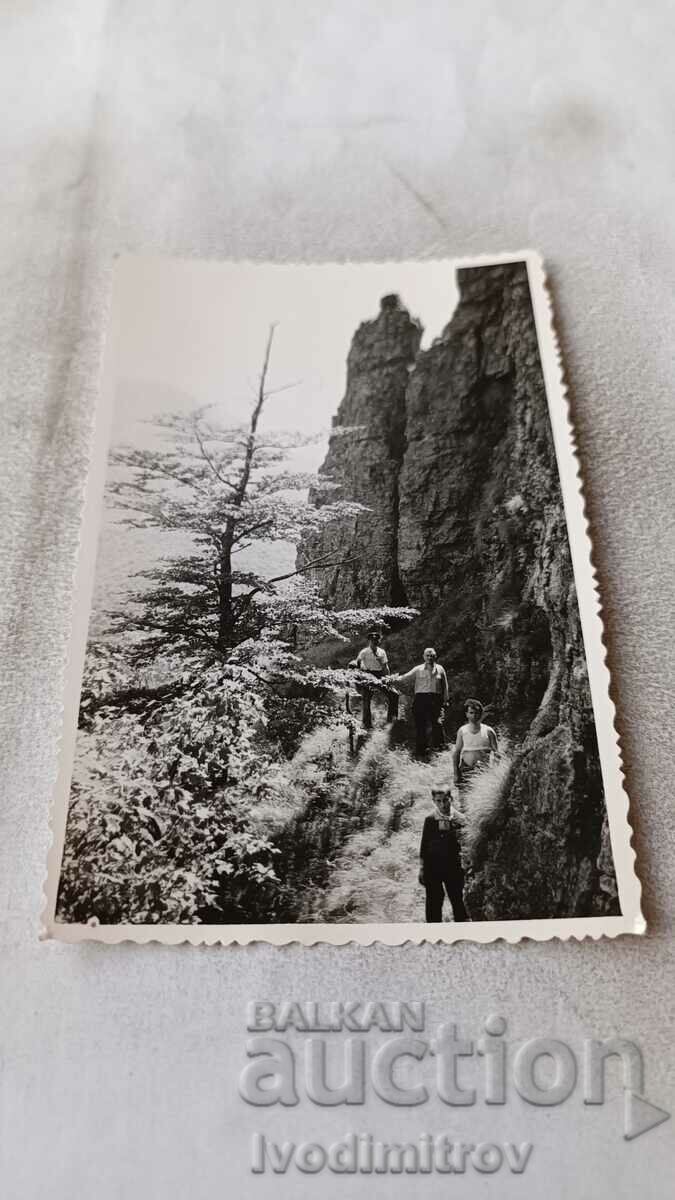 Photo Two men, a woman and a boy on the Belogradchik rocks