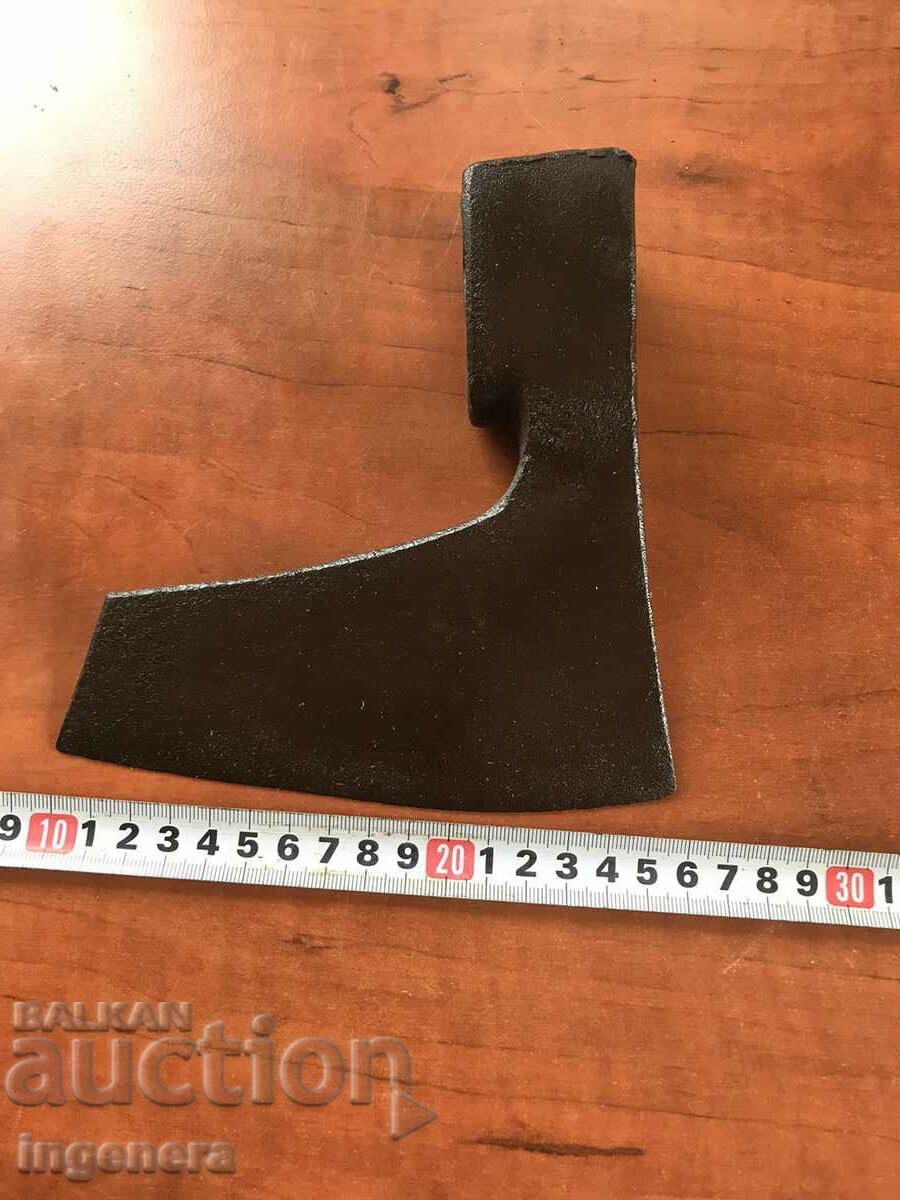 HACHETA TOORULUI TOOR NOU cu preț 35.00 BGN | € 17.90