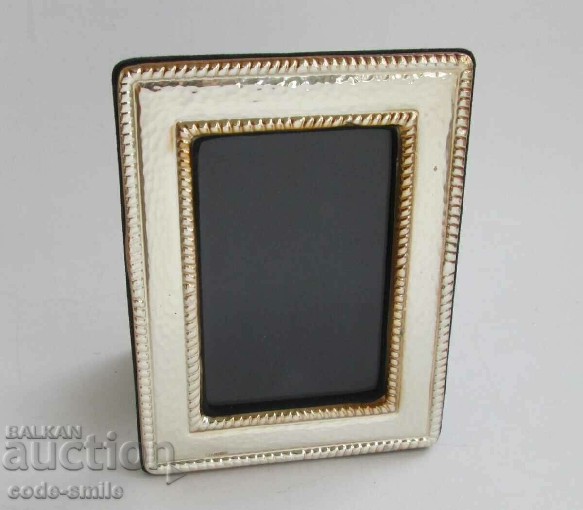 Silver desktop photo frame photos silver 925 with price 50.00 BGN | € 25.56 Silver desktop photo frame photos silver 925 with price 50.00 BGN | € 25.56