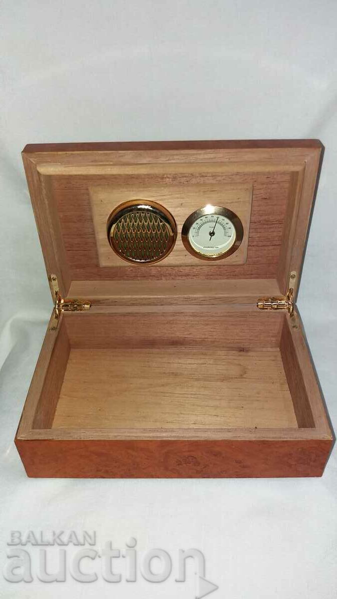 Cigar box with hygrometer