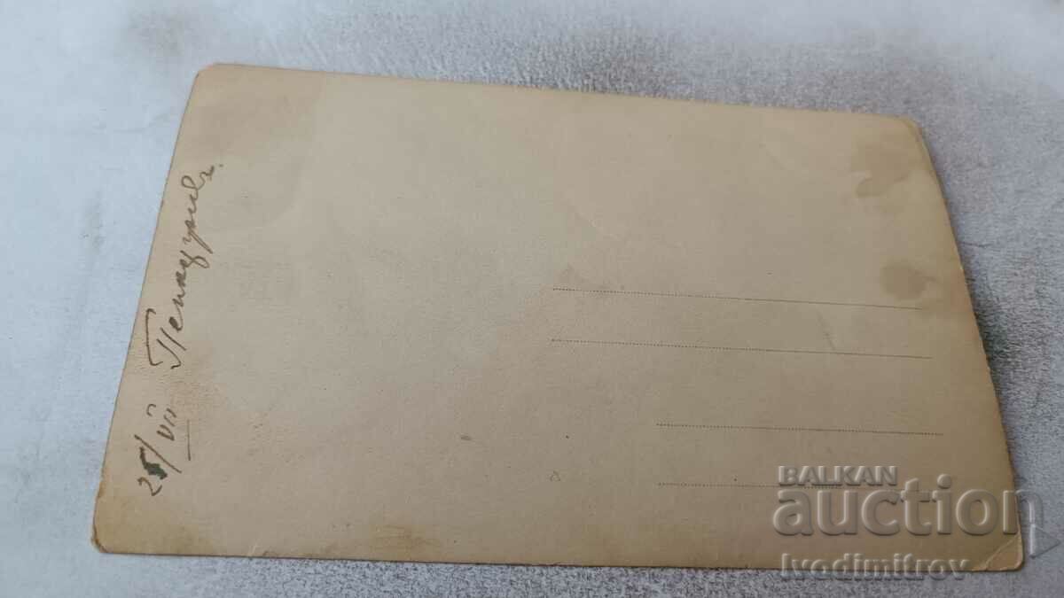 Photo of newlyweds with their friends with price 1.45 BGN | € 0.74 Photo of newlyweds with their friends with price 1.45 BGN | € 0.74