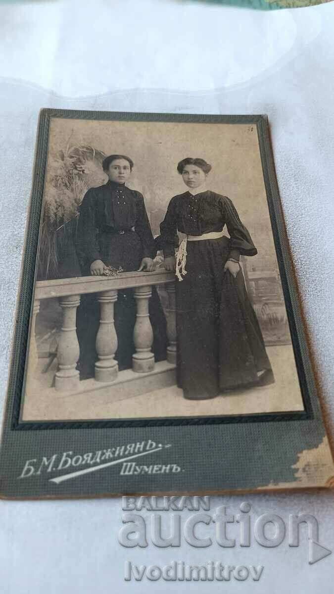 Fotografie Două fete tinere în rochii negre Carton