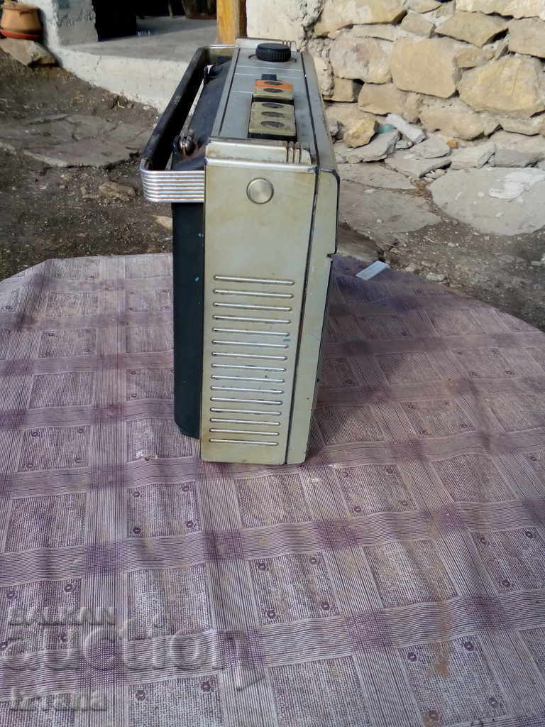 Radio, radio cassette player SIEMENS with price 20.00 BGN | € 10.23 Radio, radio cassette player SIEMENS with price 20.00 BGN | € 10.23