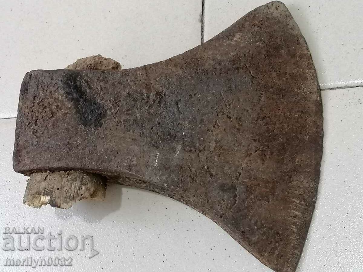 Licitație Vechi topor puternic instrument de topor fier forjat