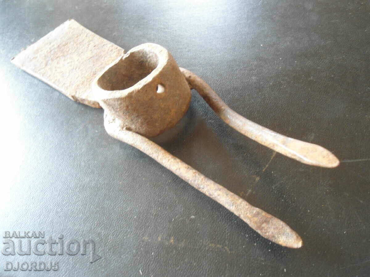 Auction  Old agricultural tool