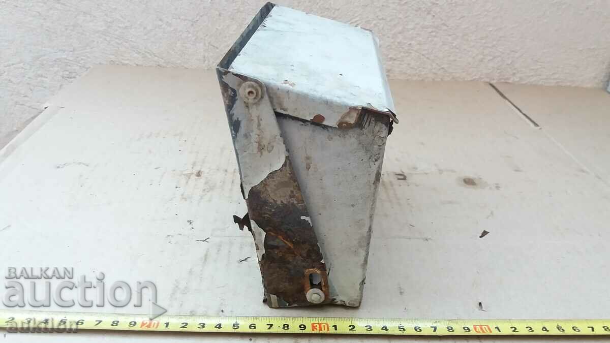 Auction BJ RELIC - OLD MOVABLE WALL ASHTRAY FROM THE 1950s Auction BJ RELIC - OLD MOVABLE WALL ASHTRAY FROM THE 1950s