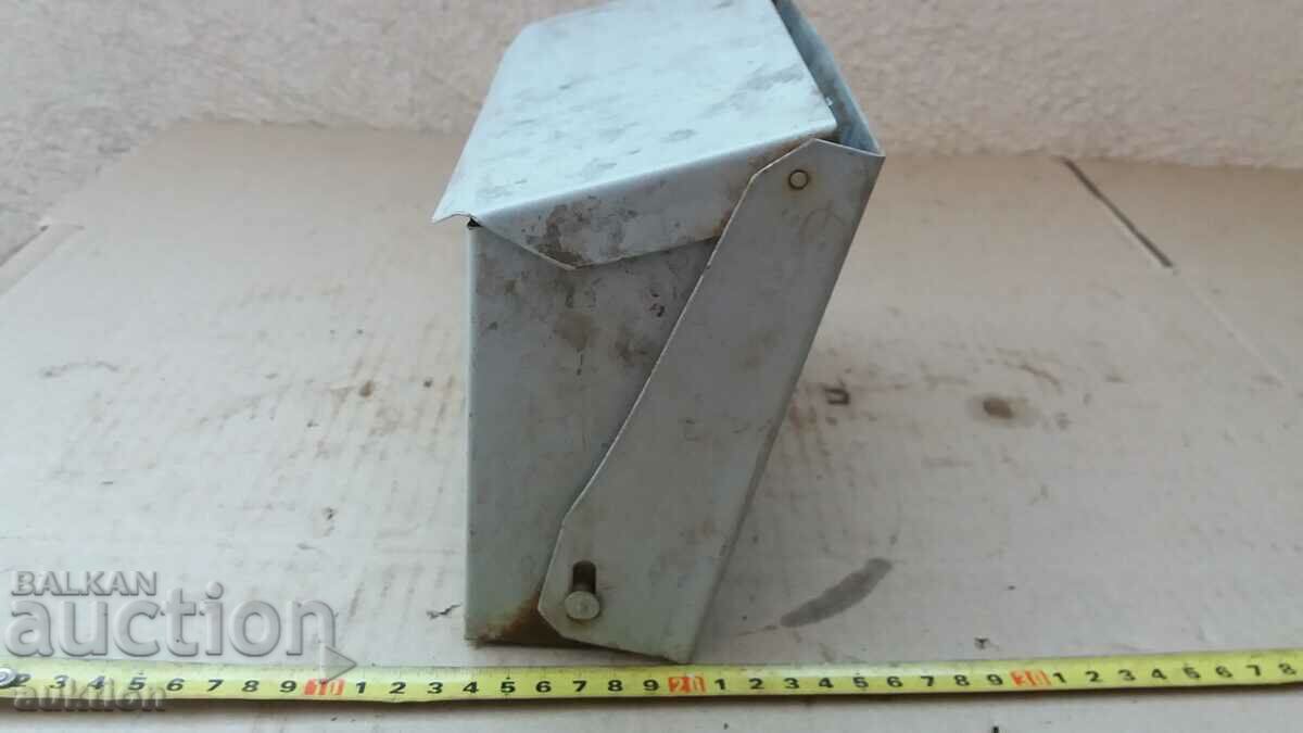 Auction BJ RELIC - OLD MOVABLE WALL ASHTRAY FROM THE 1950s Auction BJ RELIC - OLD MOVABLE WALL ASHTRAY FROM THE 1950s