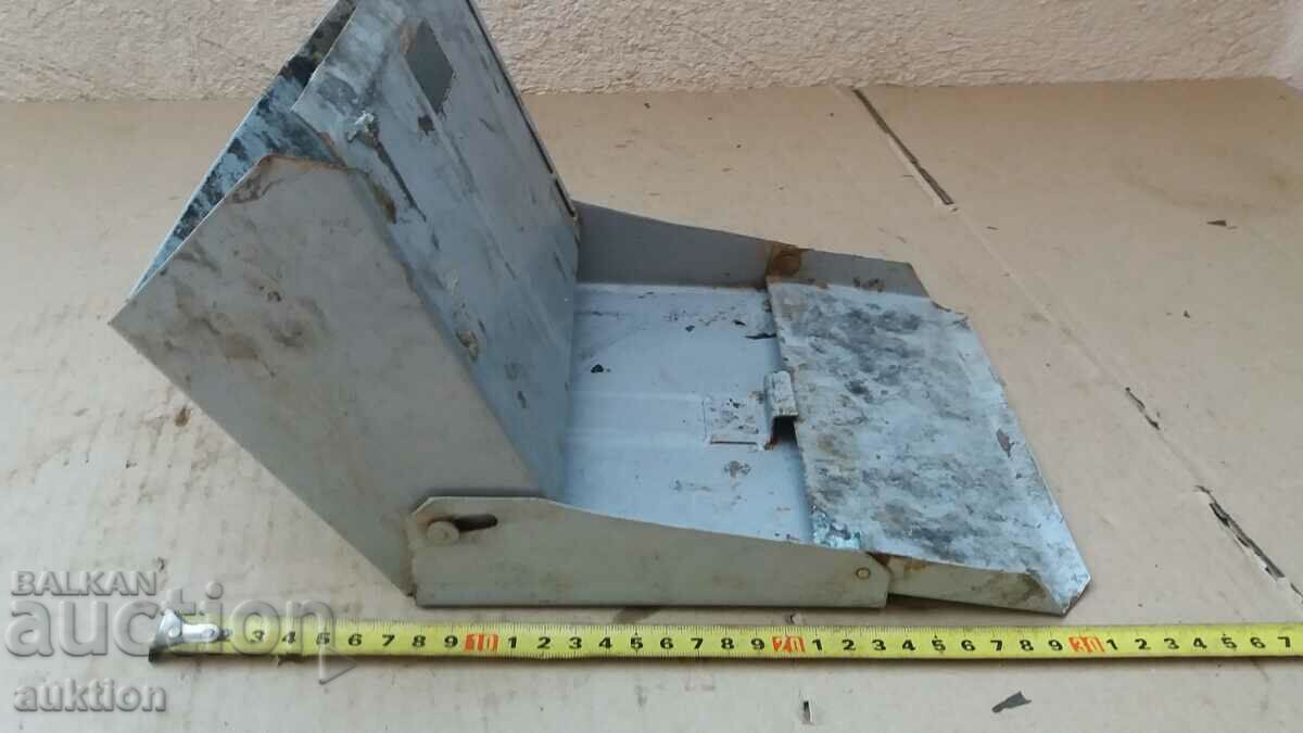 Delivery of BJ RELIC - OLD MOVABLE WALL ASHTRAY FROM THE 1950s Delivery of BJ RELIC - OLD MOVABLE WALL ASHTRAY FROM THE 1950s