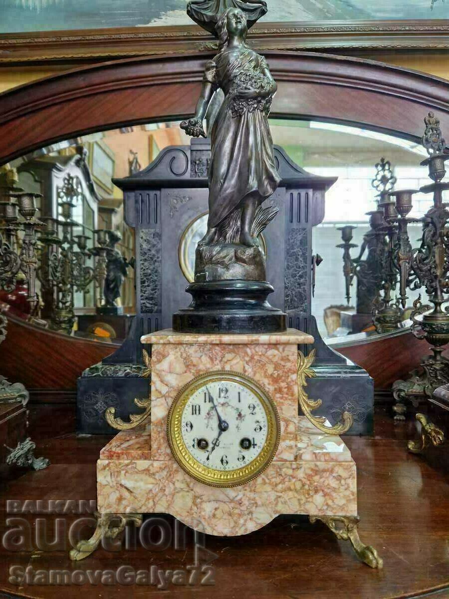 A great antique French mantel clock with price 498.00 BGN | € 254.62 A great antique French mantel clock with price 498.00 BGN | € 254.62