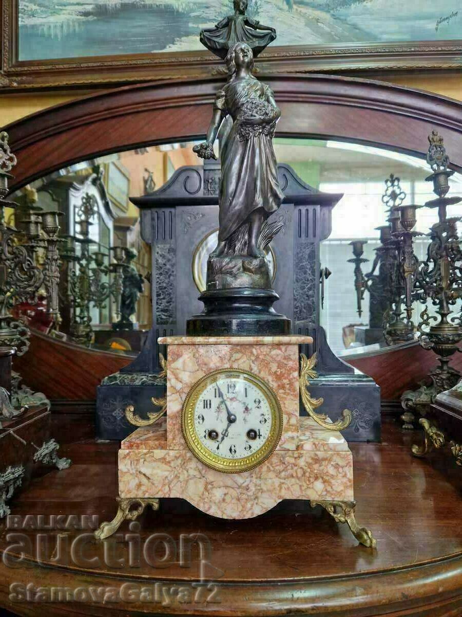 A great antique French mantel clock