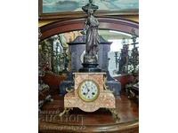 A great antique French mantel clock