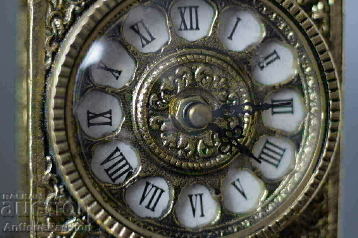 Antique gilt bronze carriage clock with price 400.00 BGN | € 204.52 Antique gilt bronze carriage clock with price 400.00 BGN | € 204.52