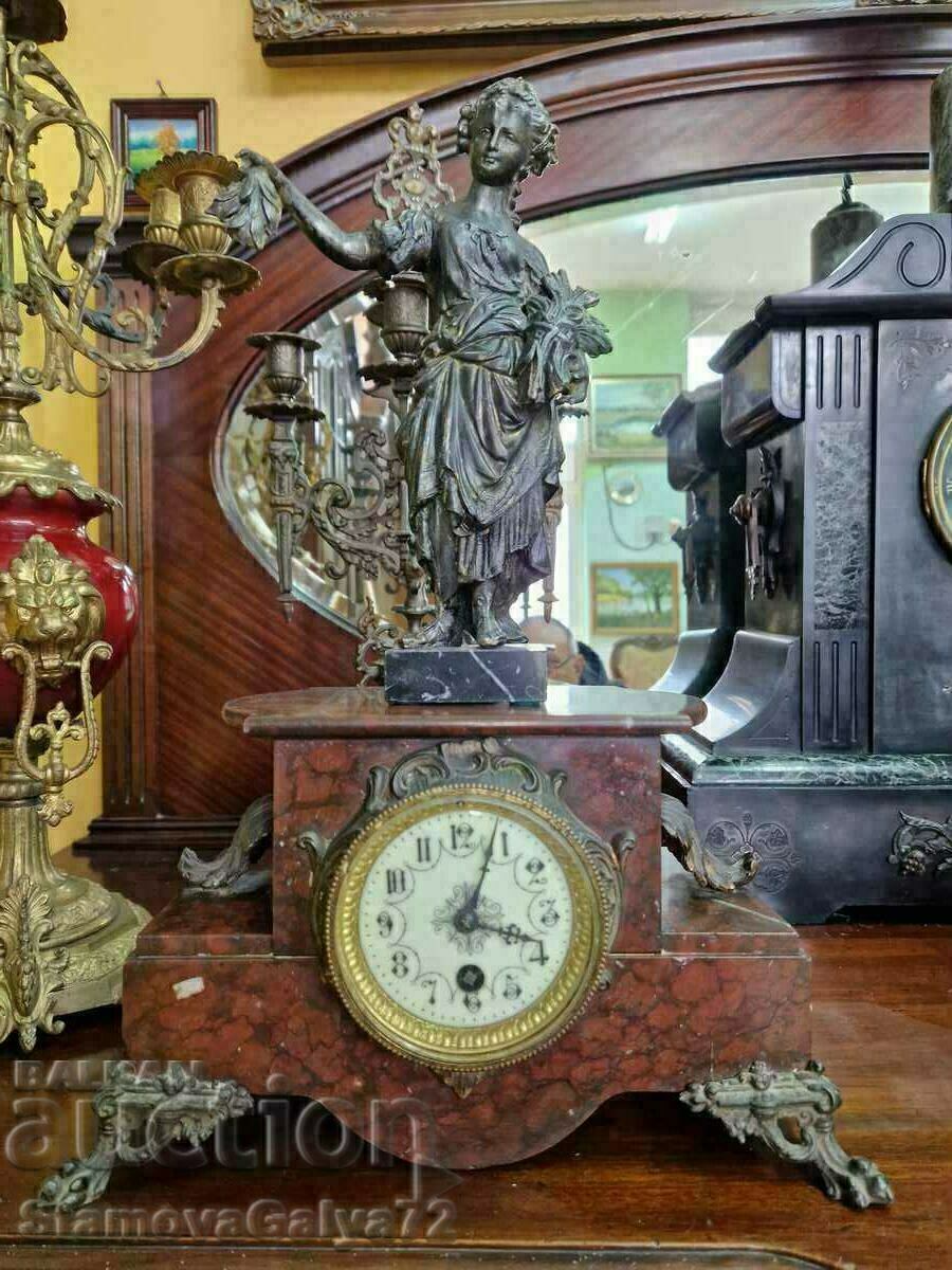 A lovely antique French mantel clock with price 497.00 BGN | € 254.11 A lovely antique French mantel clock with price 497.00 BGN | € 254.11