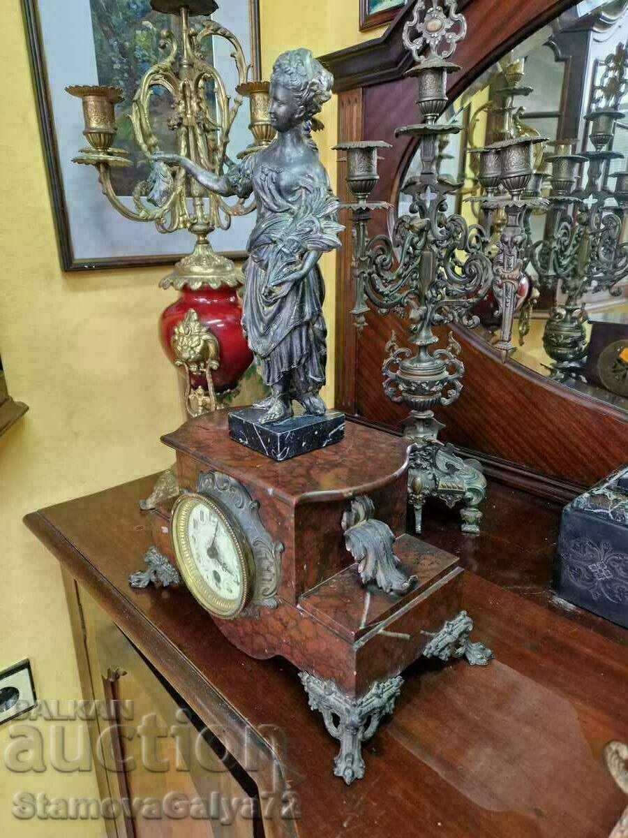 Auction A lovely antique French mantel clock Auction A lovely antique French mantel clock