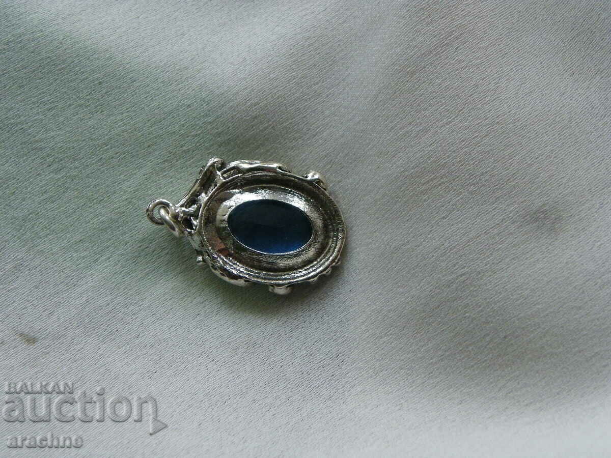 Auction Large silver medallion Auction Large silver medallion