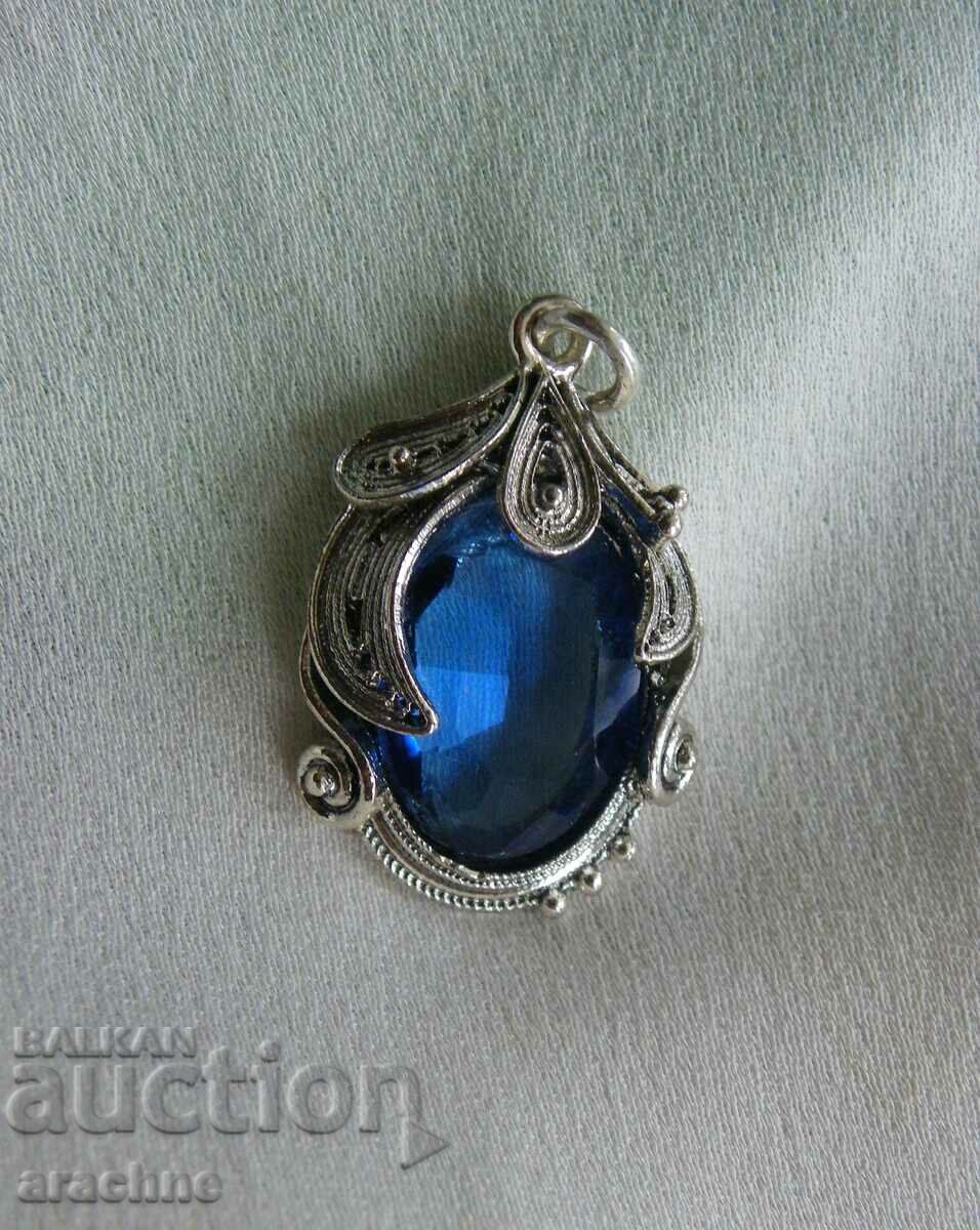 Delivery of Large silver medallion Delivery of Large silver medallion