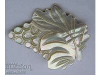 ANTIQUE MOTHER OF PEARL BROOCH