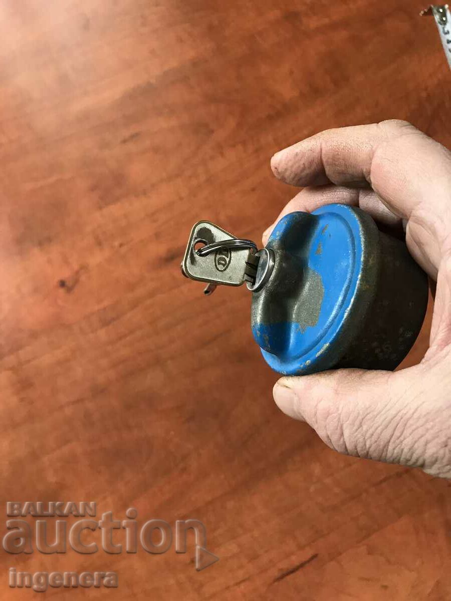 КАПАЧКА АВТОМОБИЛНА С КЛЮЧ с цена 12.00 лв. | € 6.14 КАПАЧКА АВТОМОБИЛНА С КЛЮЧ с цена 12.00 лв. | € 6.14