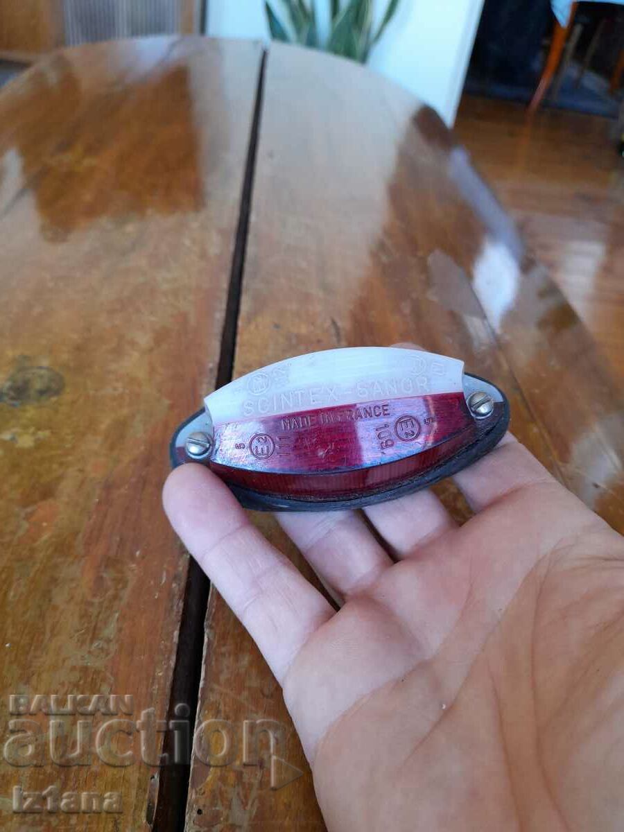 Old turn signal with price 15.00 BGN | € 7.67