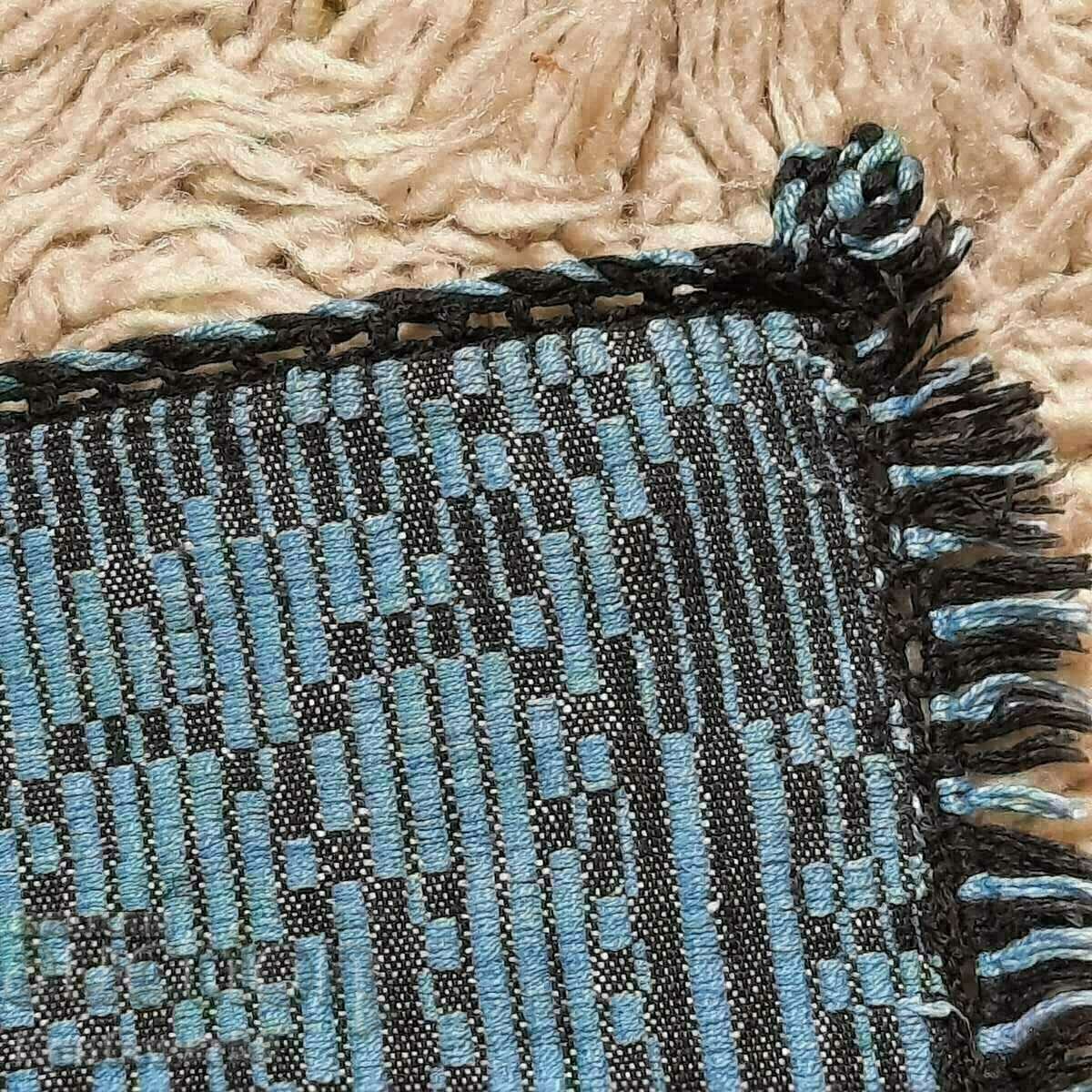 Vintage υφαντό τραπεζομάντιλο. με τιμή 3.00 BGN | € 1.53 Vintage υφαντό τραπεζομάντιλο. με τιμή 3.00 BGN | € 1.53