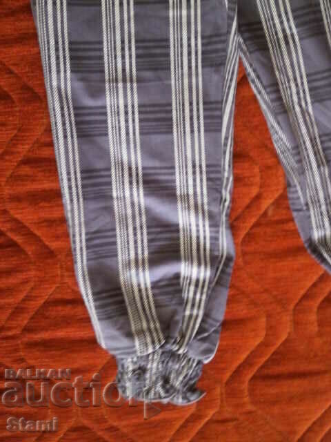 Pantaloni copii pentru fete cu elastic, marimea 6 cu preț 8.00 BGN | € 4.09 Pantaloni copii pentru fete cu elastic, marimea 6 cu preț 8.00 BGN | € 4.09