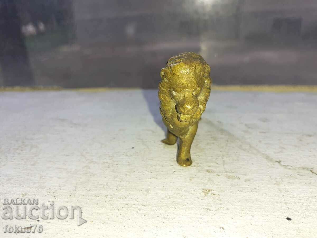 Auction Lion figure statuette bronze Auction Lion figure statuette bronze