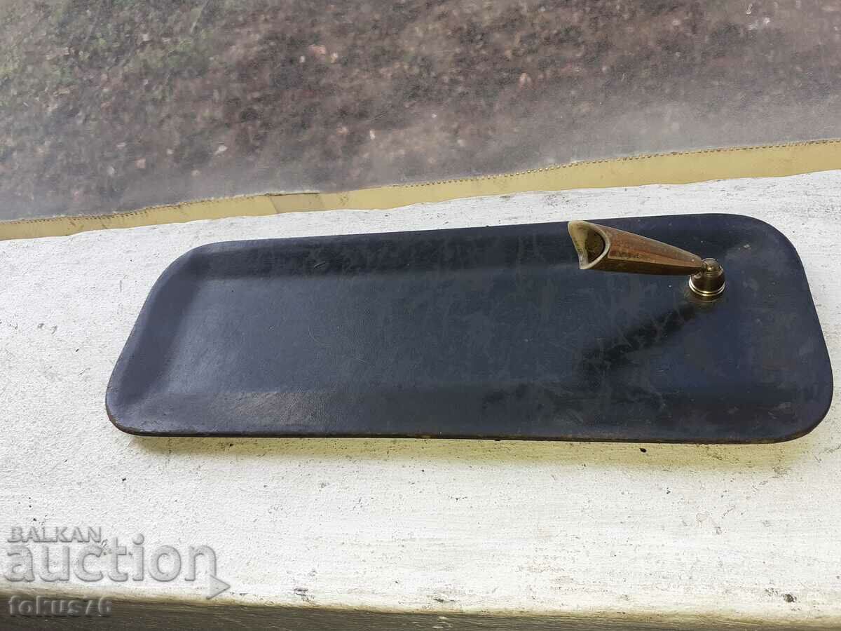 Δημοπρασία Παλιά δερμάτινη θήκη για στυλό μελανοδοχείου - για το γραφείο Δημοπρασία Παλιά δερμάτινη θήκη για στυλό μελανοδοχείου - για το γραφείο