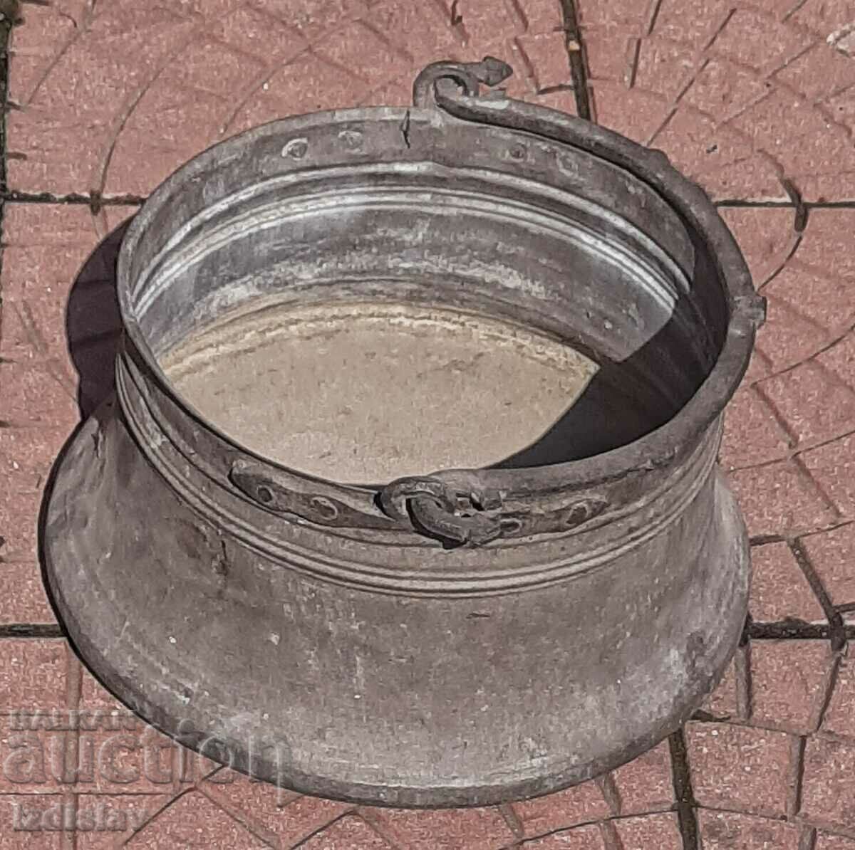 Μεγάλο αυθεντικό χάλκινο καζάνι, μπολ νερού με τιμή 200.00 BGN | € 102.26 Μεγάλο αυθεντικό χάλκινο καζάνι, μπολ νερού με τιμή 200.00 BGN | € 102.26