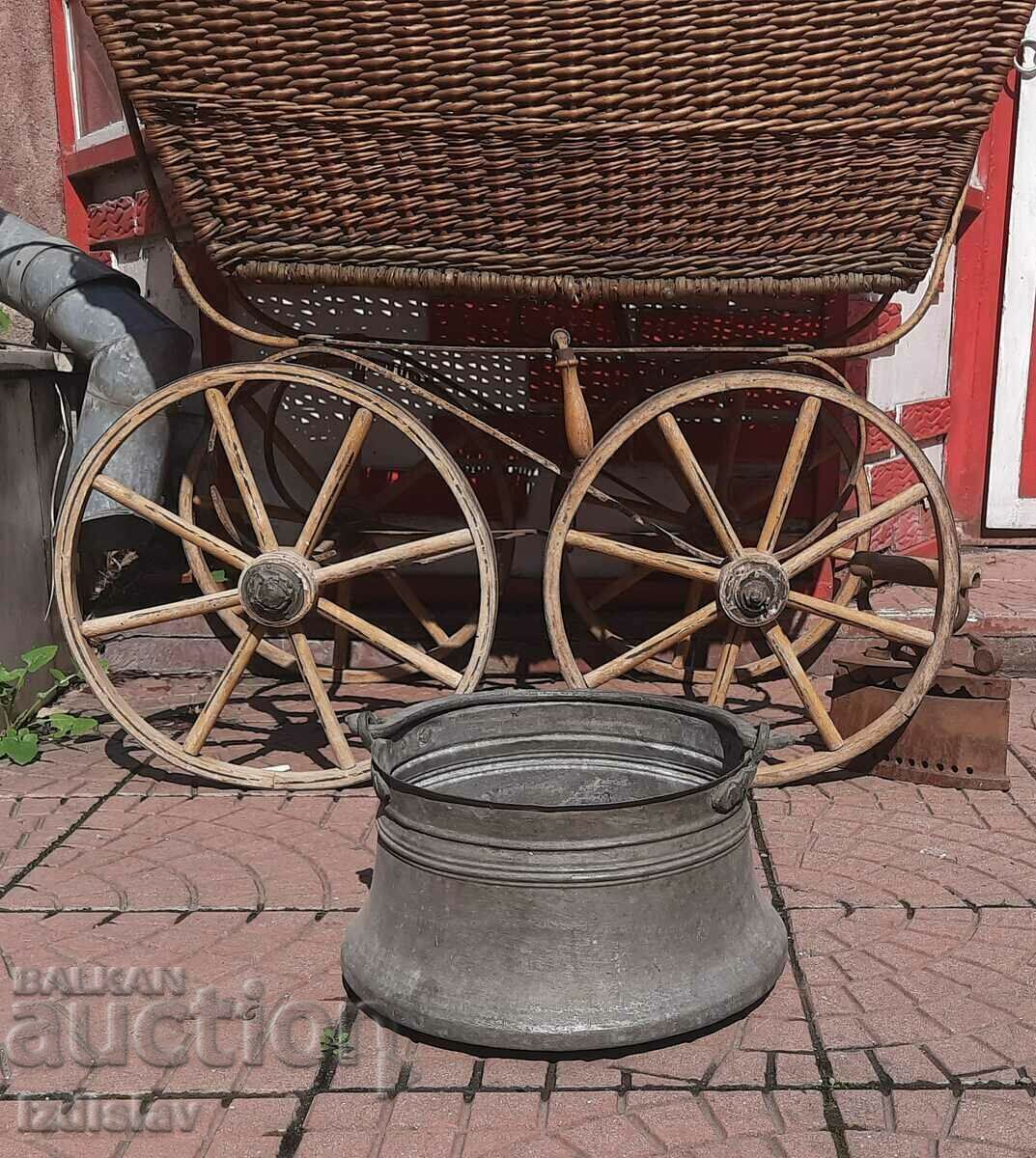 Μεγάλο αυθεντικό χάλκινο καζάνι, μπολ νερού Μεγάλο αυθεντικό χάλκινο καζάνι, μπολ νερού