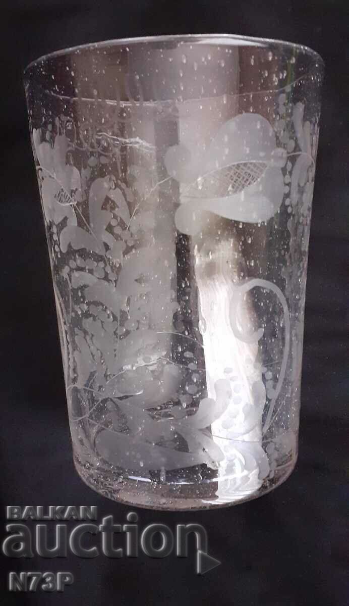 BEAUTIFUL OLD VASE. HANDMADE. with price 25.00 BGN | € 12.78 BEAUTIFUL OLD VASE. HANDMADE. with price 25.00 BGN | € 12.78