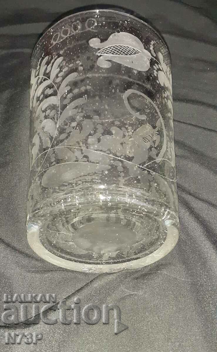 Delivery of BEAUTIFUL OLD VASE. HANDMADE. Delivery of BEAUTIFUL OLD VASE. HANDMADE.