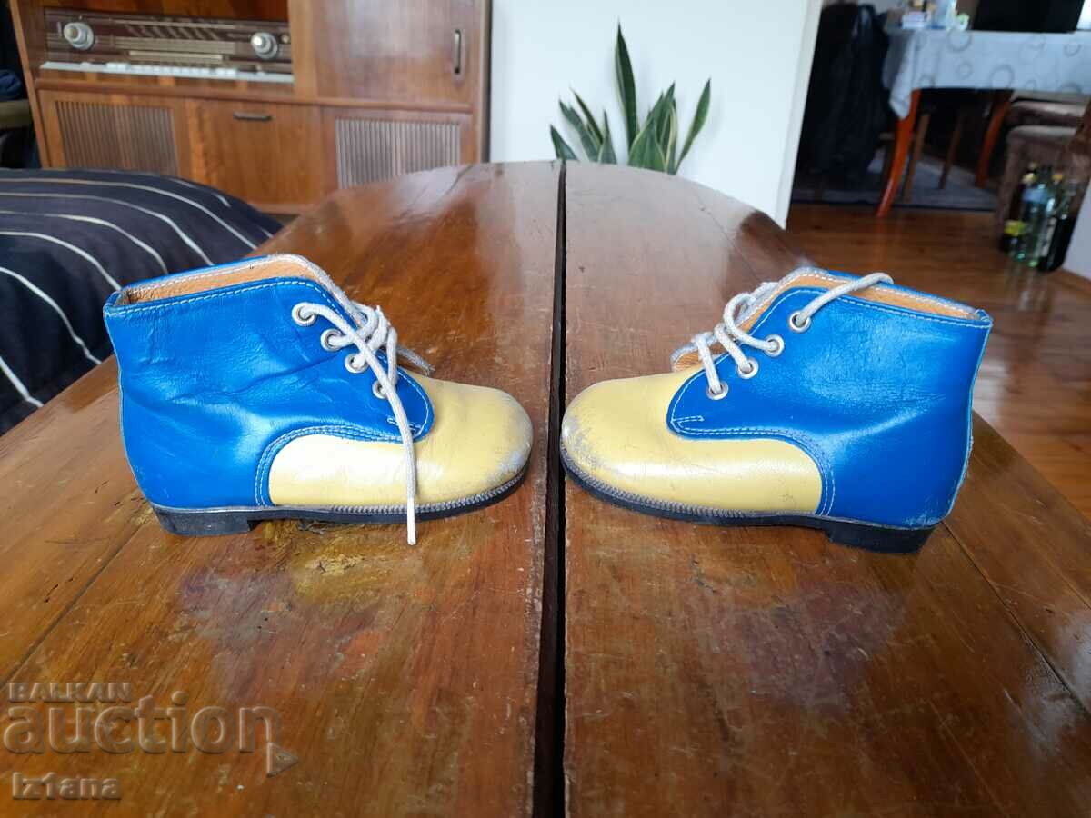 Auction Old children's shoes Auction Old children's shoes