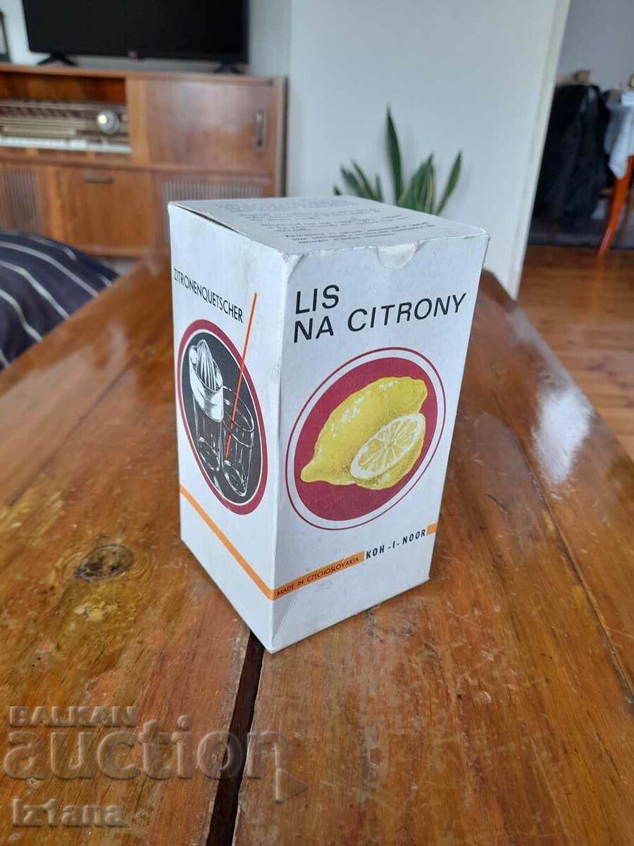 Old fruit squeezer with price 25.00 BGN | € 12.78 Old fruit squeezer with price 25.00 BGN | € 12.78