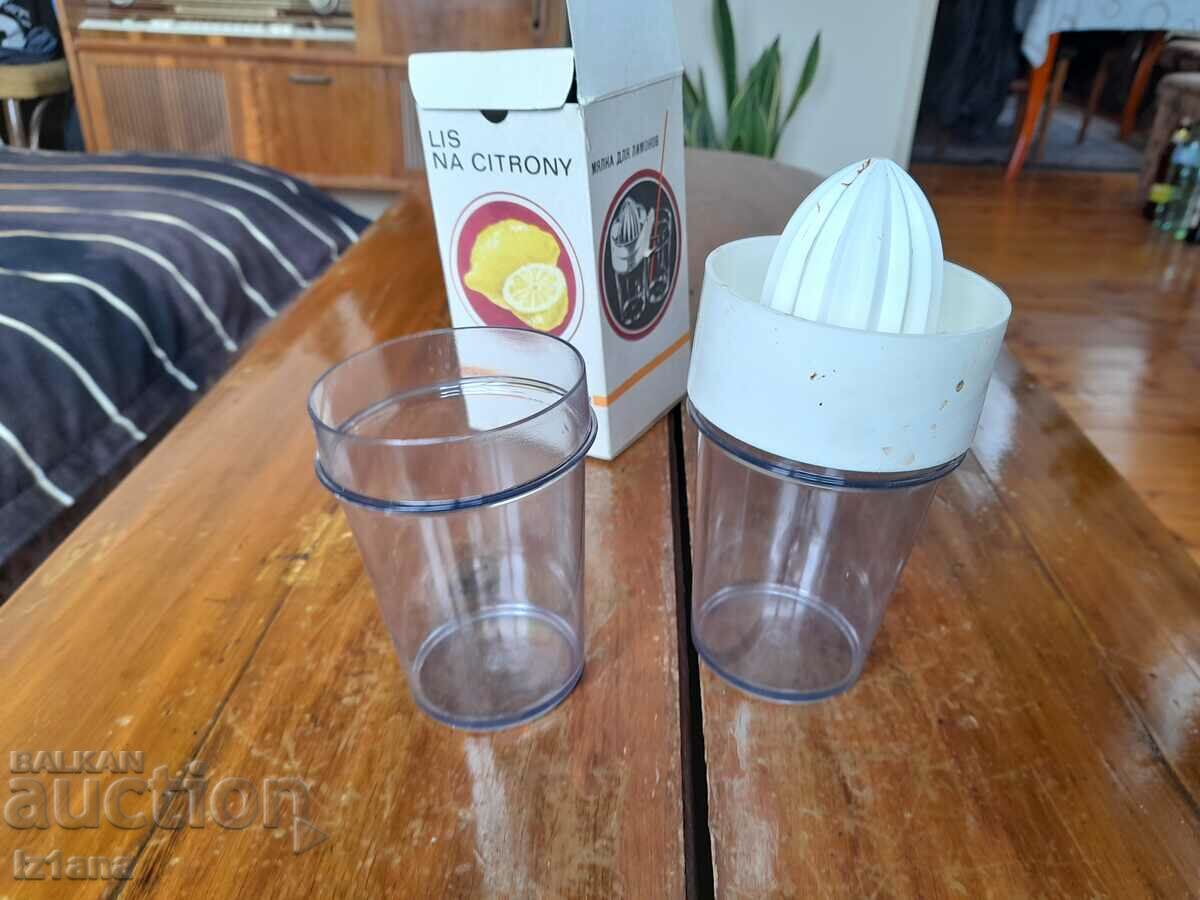 Auction Old fruit squeezer Auction Old fruit squeezer