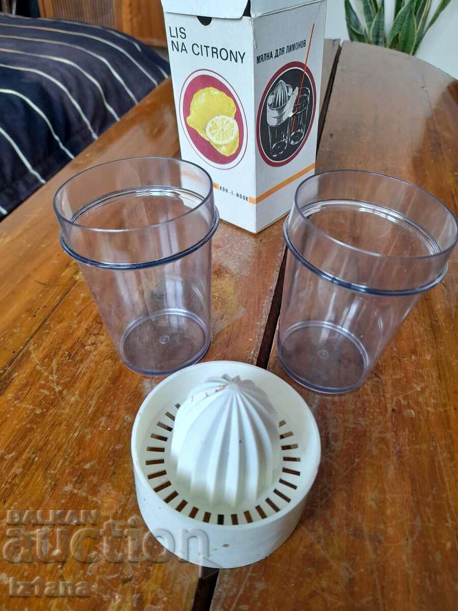 Delivery of Old fruit squeezer Delivery of Old fruit squeezer