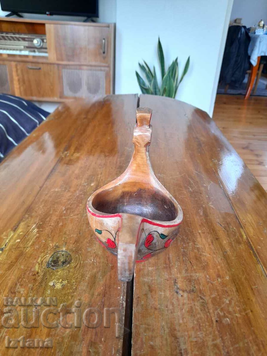 Delivery of Old wooden figurine, chicken decoration Delivery of Old wooden figurine, chicken decoration